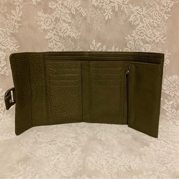 Danier genuine leather wallet green leather with buckle snap - Picture 3 of 9